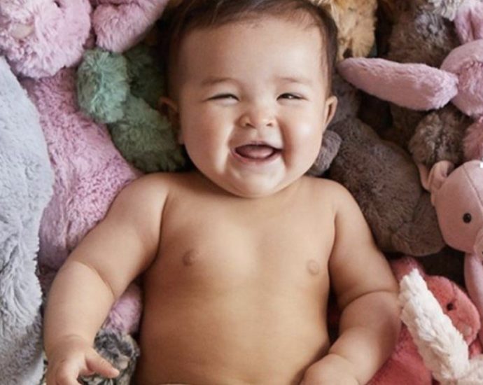 158490 690x550 - Sweepstakes! Win a Year’s Supply of Huggies Special Delivery Diapers